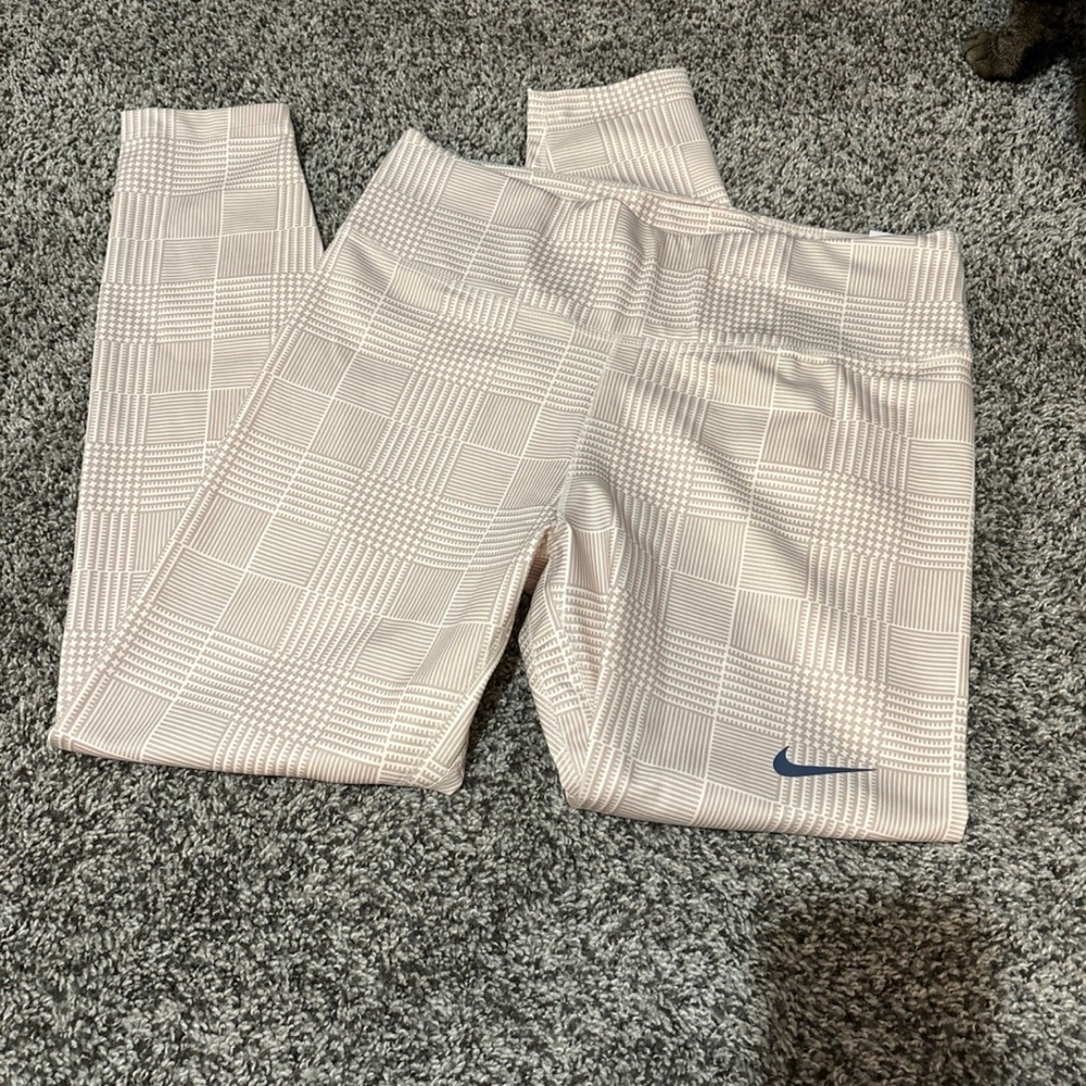Large Nike One Luxe Women's Mid-Rise 7/8 Leggings